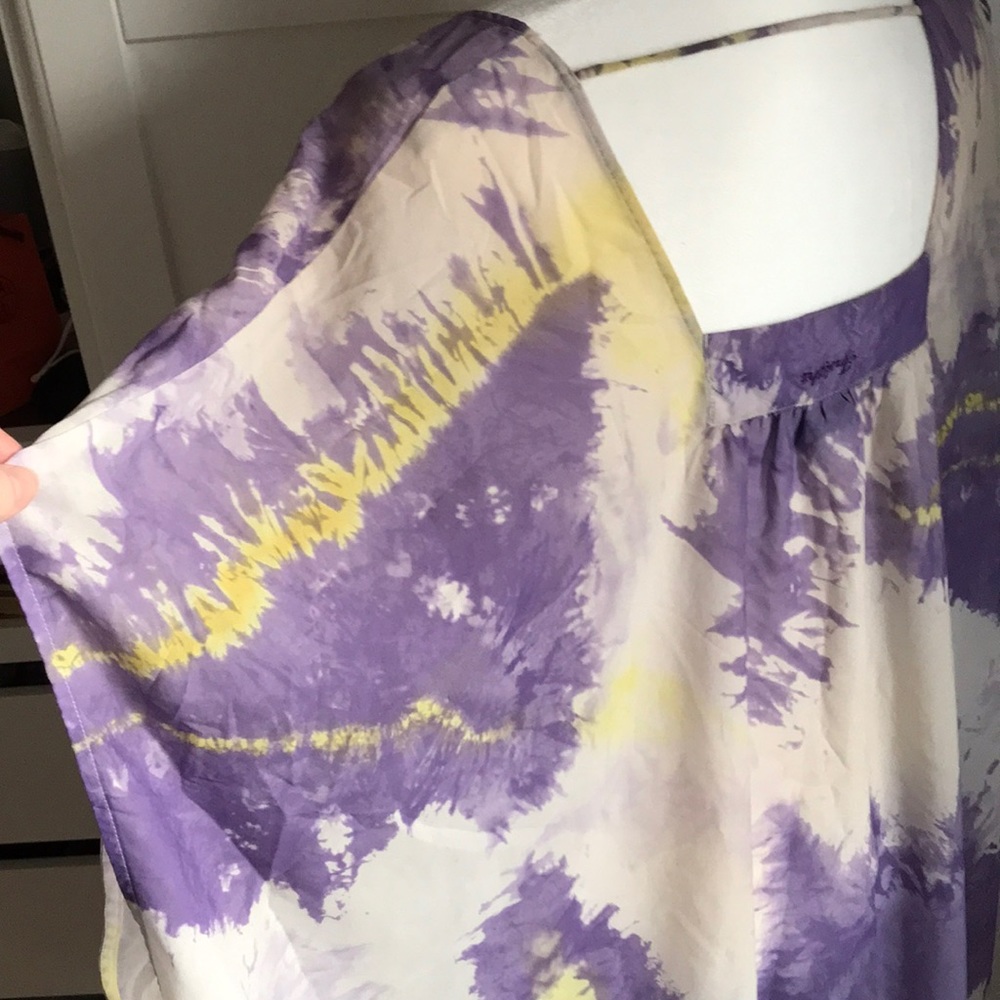 Beautiful Abstract Design Beach Coverup - Picture 4 of 4